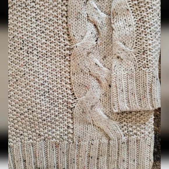 Cozy Cable Knit Detail Sweater-NWT - Picture 3 of 3